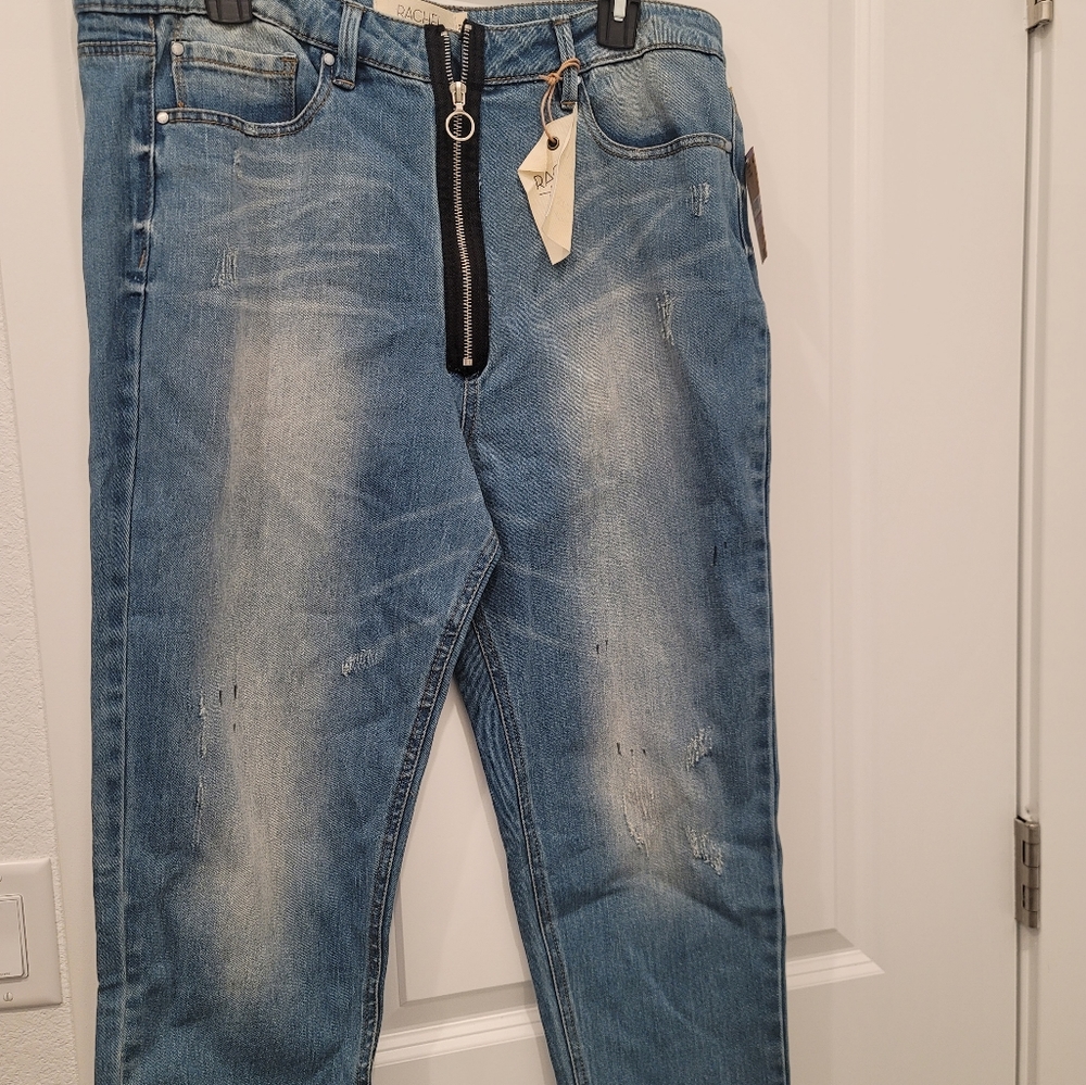Clothing - Picture 3 of 4